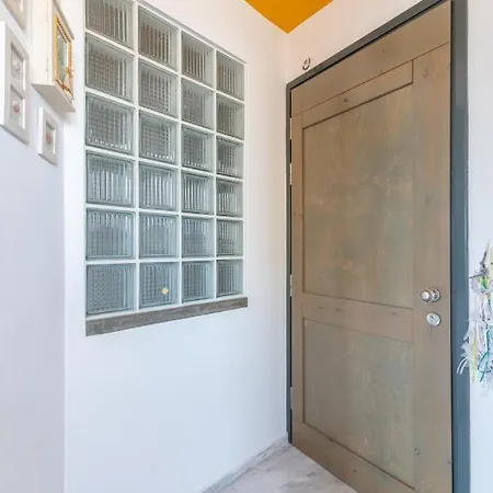 Red Beachfront Apartment Kokkini Hani