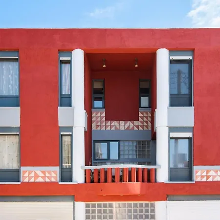 Apartment Red Beachfront