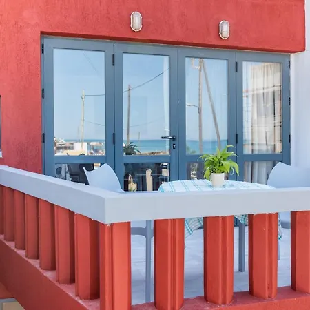 Апартаменты Red Beachfront *